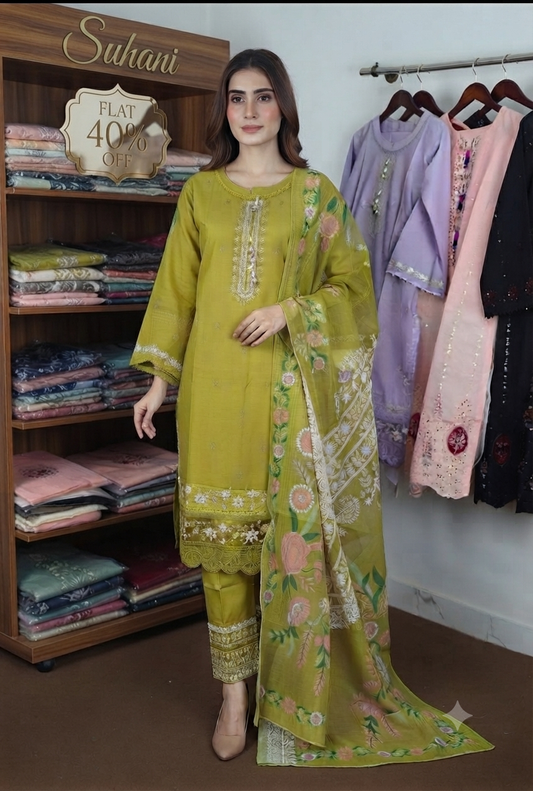 ✨ BIGGEST OFFER OF THE SEASON! ✨ | Premium 3-Piece Stitched Lawn Suit at 40% OFF!